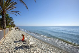 Sunset Beachfront Villa Meneou