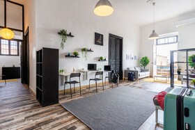 Bee Hostel