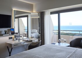Four Seasons Hotel