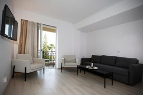 Pier Beach Hotel Apts