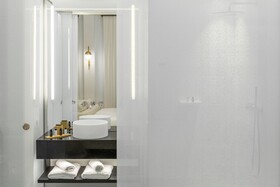S PAUL Hotel