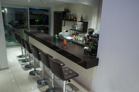 Frixos Suites Hotel Apartments