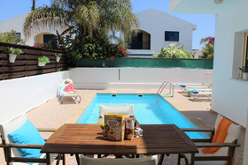 Dora Villa