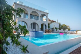 Protaras Art House Seviews