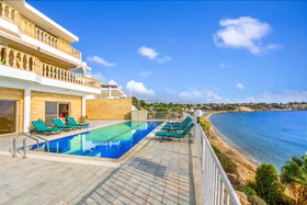 Katina Beach Villa