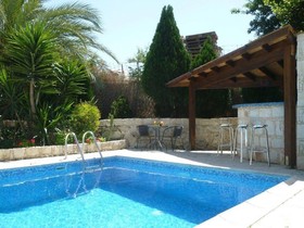 Avra Family Maisonettes