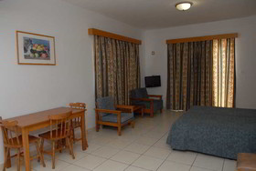 Maistrali Beach Hotel Apartments