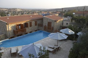 Eveleos Country House