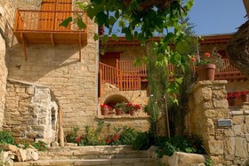 Eveleos Country House