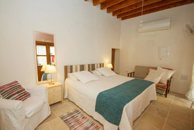 Thyone Uno Cottage