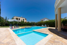 Villa Tsikkos Tria