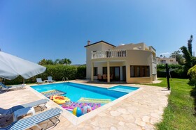 Villa Tsikkos Tria