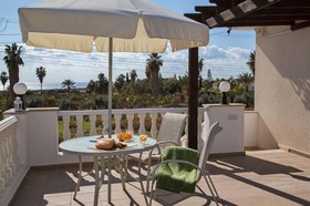 Coral Bay Beach Breeze Villa