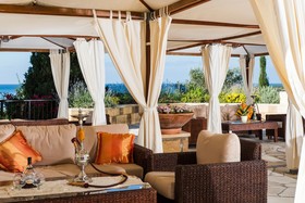 Coral Beach Hotel & Resort