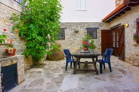 Omodos Village Houses - Pantelis  & Olga &  Marios &  Iacovos