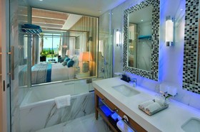 Amavi MadeForTwo Hotels