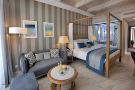 Amavi MadeForTwo Hotels