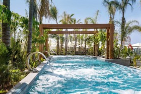 Amavi MadeForTwo Hotels
