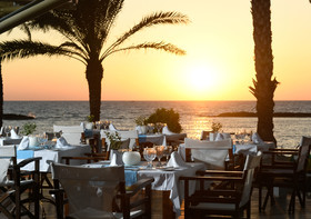 Constantinou Bros Pioneer Beach Hotel