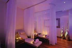 Constantinou Bros Pioneer Beach Hotel
