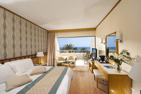 Constantinou Bros Pioneer Beach Hotel