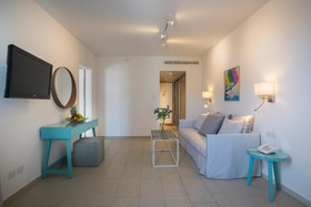 Leonardo Plaza Cypria Maris Beach Hotel & Spa