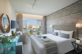 Leonardo Plaza Cypria Maris Beach Hotel & Spa