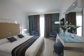 Leonardo Plaza Cypria Maris Beach Hotel & Spa