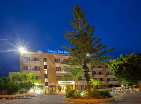 Queen's Bay Hotel