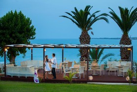 Queen's Bay Hotel
