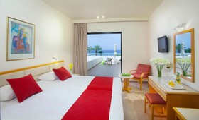 Queen's Bay Hotel
