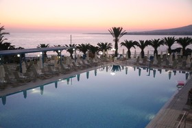 Queen's Bay Hotel