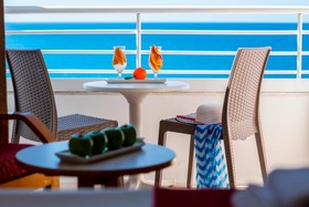 Queen's Bay Hotel