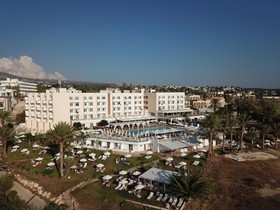 Queen's Bay Hotel