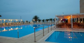 Queen's Bay Hotel