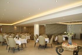 Queen's Bay Hotel