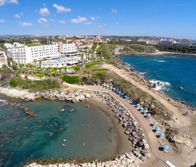 Queen's Bay Hotel