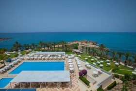 Queen's Bay Hotel