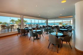 Queen's Bay Hotel