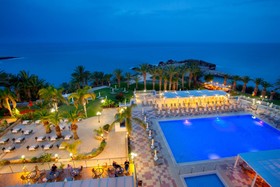 Queen's Bay Hotel