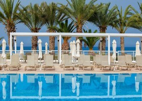 Queen's Bay Hotel