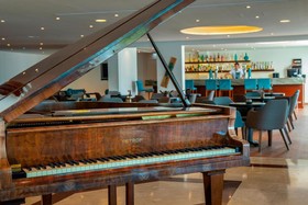 Queen's Bay Hotel