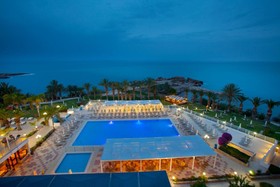 Queen's Bay Hotel