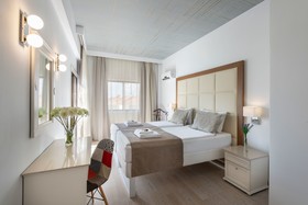 King Jason Paphos - Designed for adults by Louis Hotels
