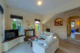Villa Chrysanthemum