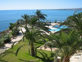 Vrachia Beach Resort