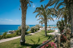 Vrachia Beach Resort