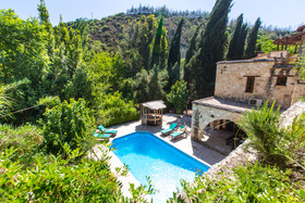 Z & X Holiday Villas