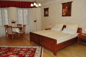Restaurace A Penzion Pod Radnicí
