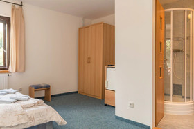 Outline Centre Jiricna